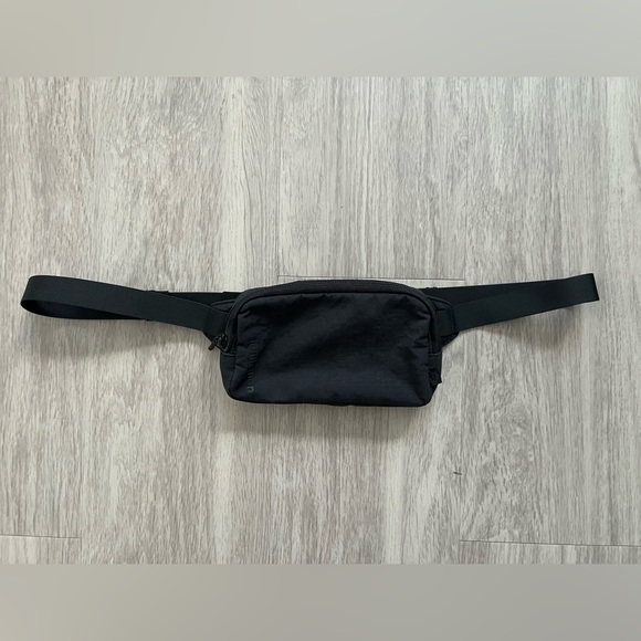 Lululemon mini belt bag - Picture 1 of 7